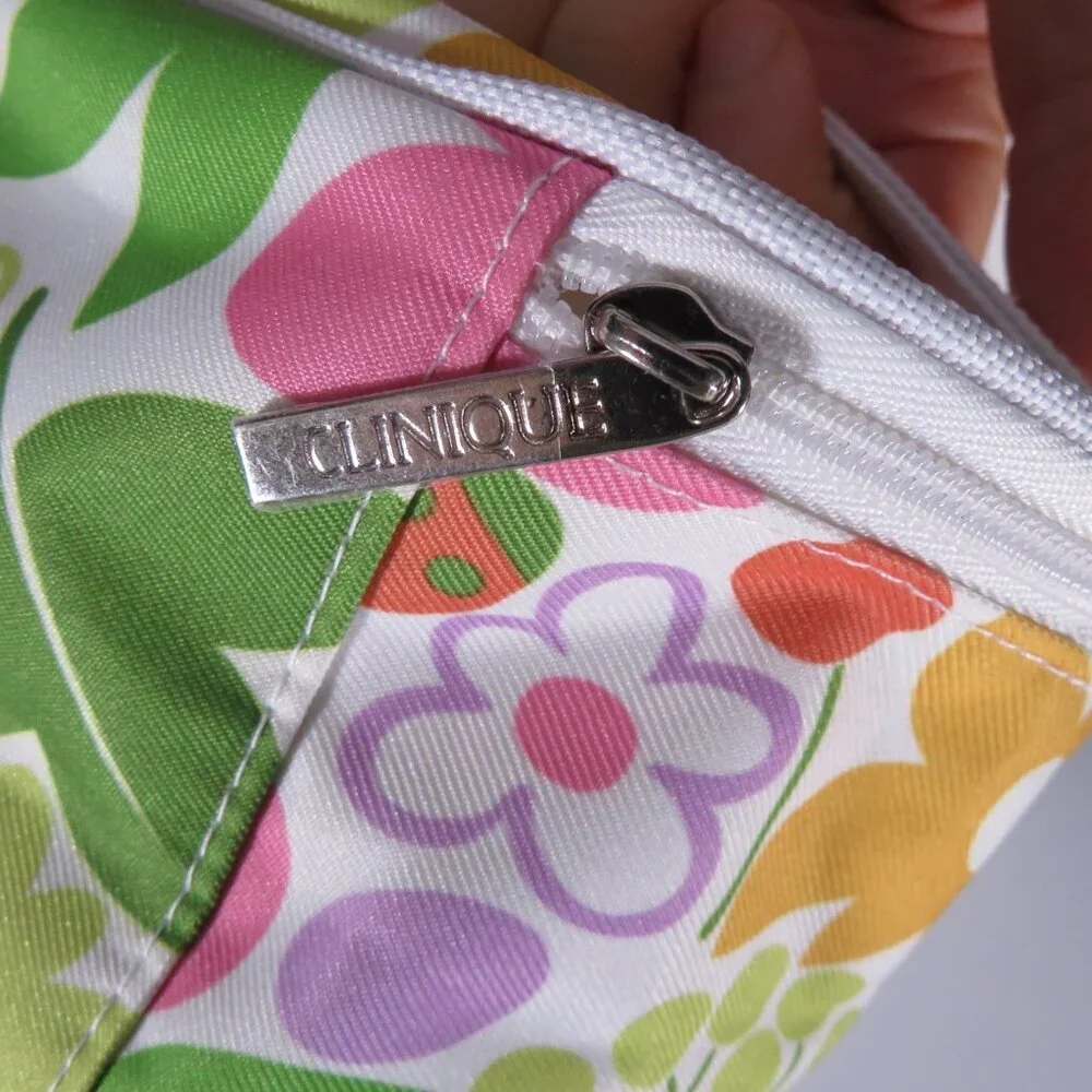 Clinique makeup/cosmetic travel bag/case Fruit & Flowers LIKE NEW